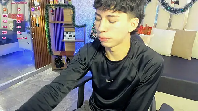 Snapshot of kaelwolf_tay chatting on 12.18.25 kaelwolf tay online show from 12.18.25