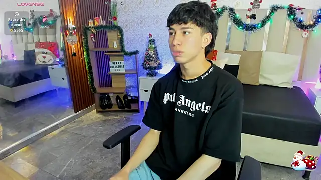 Snapshot of kaelwolf_tay chatting on 12.22.25 kaelwolf tay online show from 12.22.25