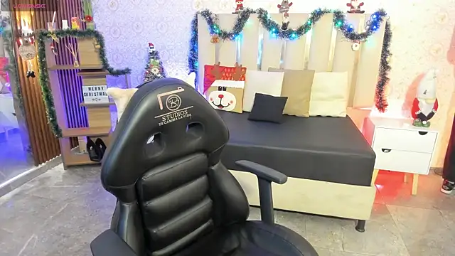 Snapshot of kaelwolf_tay chatting on 01.06.26 kaelwolf tay online show from 01.06.26