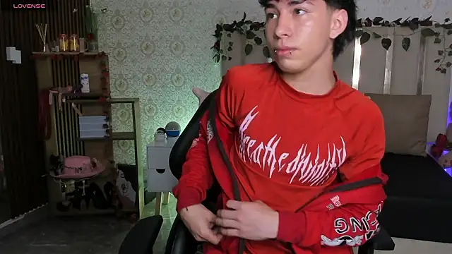 Snapshot of kaelwolf_tay chatting on 02.12.26 kaelwolf tay online show from 02.12.26