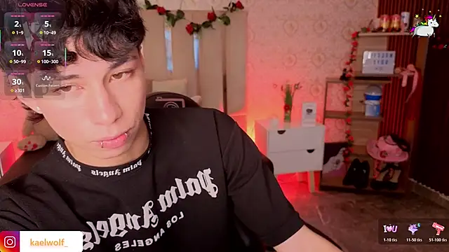 Snapshot of kaelwolf_tay chatting on 02.25.26 kaelwolf tay online show from 02.25.26