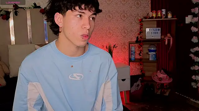 Snapshot of kaelwolf_tay chatting on 02.26.26 kaelwolf tay online show from 02.26.26