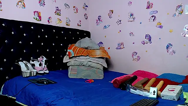 ShantalTsFox online show from 02.10.26