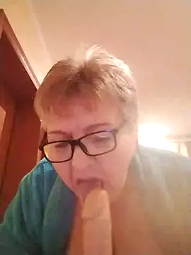 Snapshot of MillanaOcean chatting on 11.27.25 MillanaOcean online show from 11.27.25