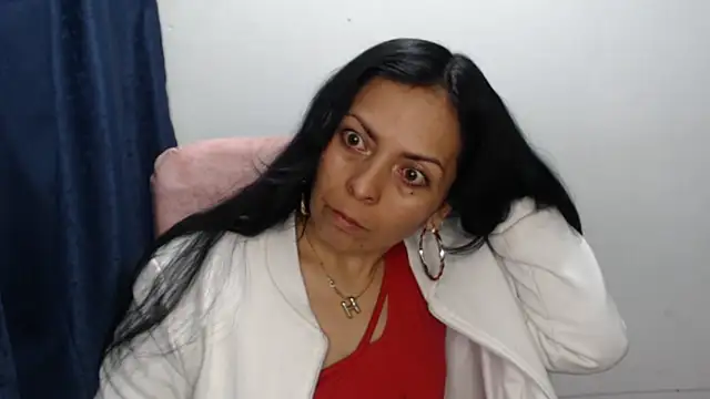 Snapshot of Paolahotty chatting on 02.18.26 Paolahotty online show from 02.18.26