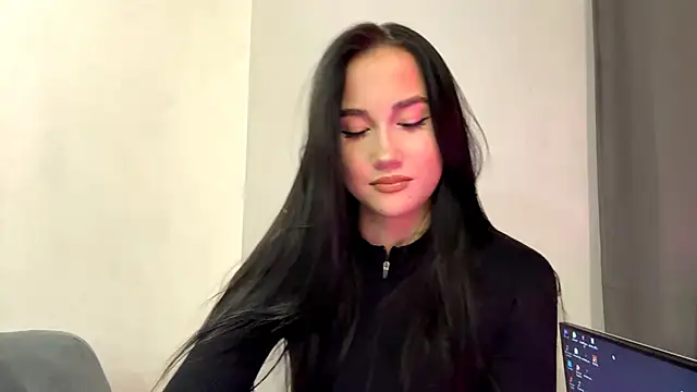 Snapshot of Beautyofnlka chatting on 11.25.25 Beautyofnlka online show from 11.25.25