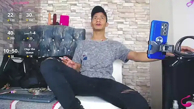 Snapshot of stefanodj chatting on 12.02.25 stefanodj online show from 12.02.25