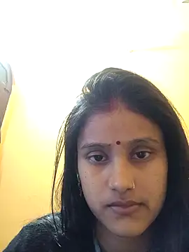 Snapshot of supreiya chatting on 11.28.25 supreiya online show from 11.28.25