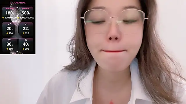 Snapshot of -Doraemonn chatting on 11.28.25 -Doraemonn online show from 11.28.25