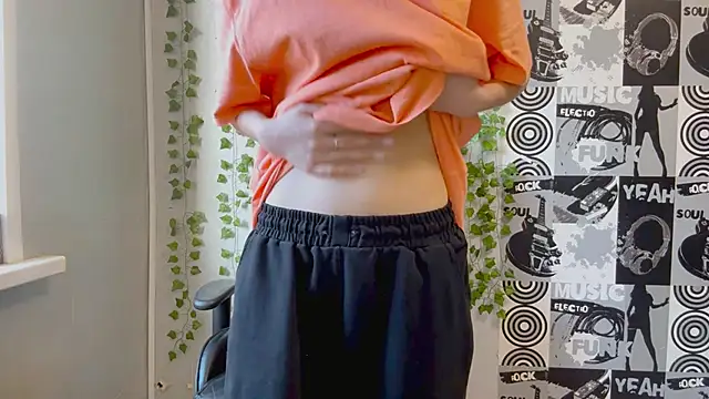 Snapshot of helgicuteness chatting on 01.18.26 helgicuteness online show from 01.18.26