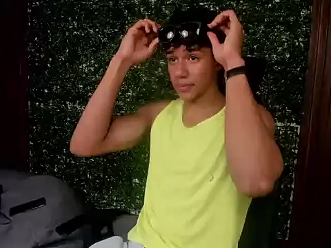 Snapshot of damon_sw chatting on 11.26.25 damon sw online show from 11.26.25