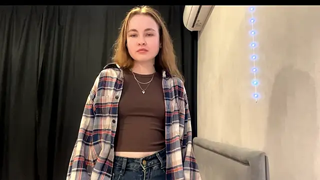 Snapshot of PrettyGhost chatting on 11.25.25 PrettyGhost online show from 11.25.25