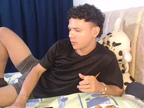 Snapshot of secret_justin7 chatting on 12.20.25 secret justin7 online show from 12.20.25