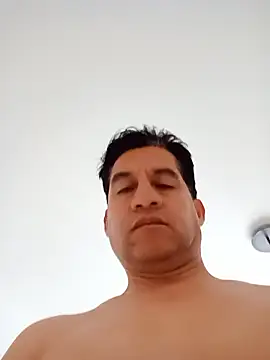 ChrisFloresP online show from 12.04.25