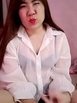 Snapshot of Lily-ross22 chatting on 04.22.26 Lily-ross22 online show from 04.22.26