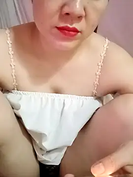 Snapshot of Lily-ross22 chatting on 05.24.26 Lily-ross22 online show from 05.24.26