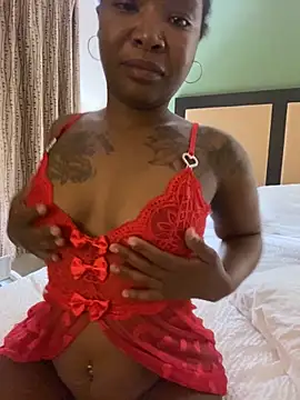 Snapshot of tonyatranise chatting on 04.08.26 tonyatranise online show from 04.08.26