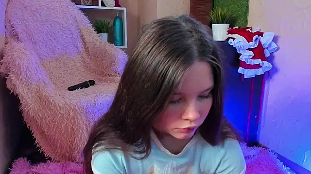 Snapshot of amelialy chatting on 11.28.25 amelialy online show from 11.28.25