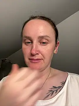 Snapshot of TomilaSi chatting on 06.24.26 TomilaSi online show from 06.24.26