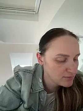 Snapshot of TomilaSi chatting on 07.04.26 TomilaSi online show from 07.04.26