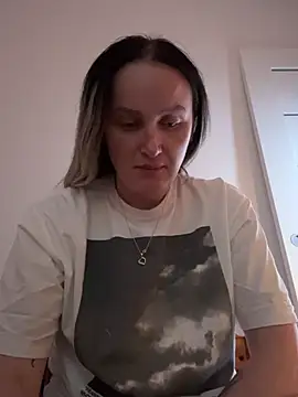 Snapshot of TomilaSi chatting on 07.18.26 TomilaSi online show from 07.18.26