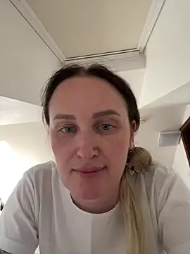 Snapshot of TomilaSi chatting on 07.26.26 TomilaSi online show from 07.26.26