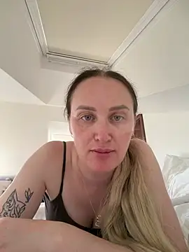 Snapshot of TomilaSi chatting on 08.02.26 TomilaSi online show from 08.02.26