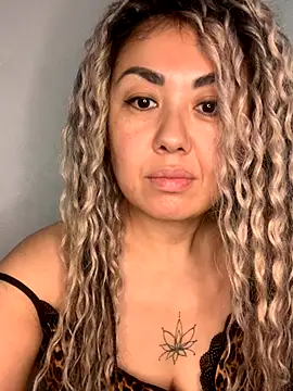 Tomiris87 online show from 11.28.25