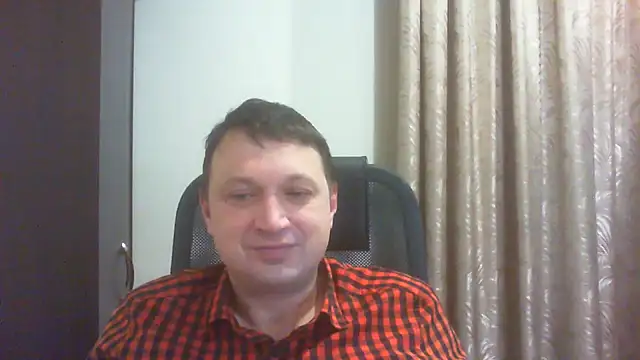 Storm Velvet online show from 12.04.25