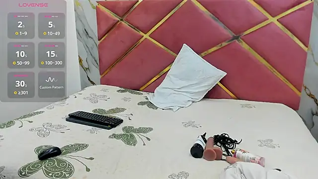 VALERIAQUEENTS   online show from 01.14.26