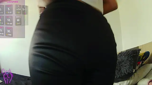 Snapshot of sophie_petit11 chatting on 11.27.25 sophie petit11 online show from 11.27.25