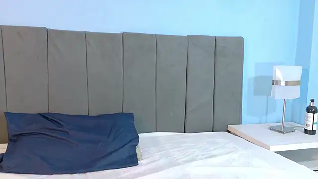 Lizz Bunny online show from 04.14.26