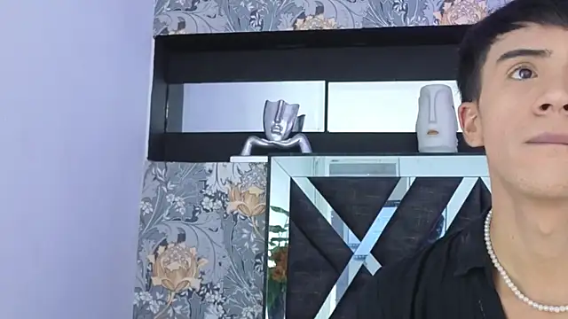 Snapshot of megan_lenon chatting on 07.15.26 megan lenon online show from 07.15.26