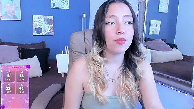 Snapshot of SophieMillan1 chatting on 11.26.25 SophieMillan1 online show from 11.26.25