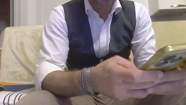 Snapshot of Eroshotlicker chatting on 05.06.26 Eroshotlicker online show from 05.06.26