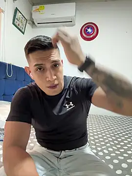 Snapshot of OliverWest04 chatting on 04.14.26 OliverWest04 online show from 04.14.26