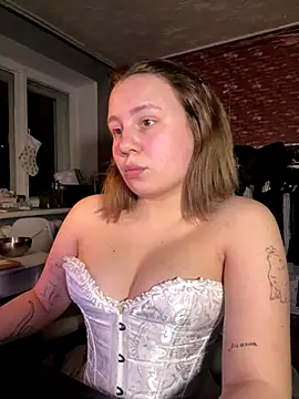 Snapshot of Annahylio chatting on 11.26.25 Annahylio online show from 11.26.25