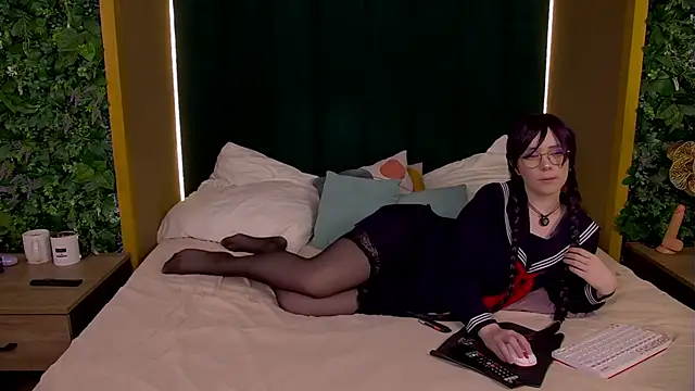 Snapshot of YukiNort chatting on 04.20.26 YukiNort online show from 04.20.26