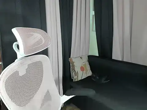 Snapshot of TsUncutMegan chatting on 11.29.25 TsUncutMegan online show from 11.29.25