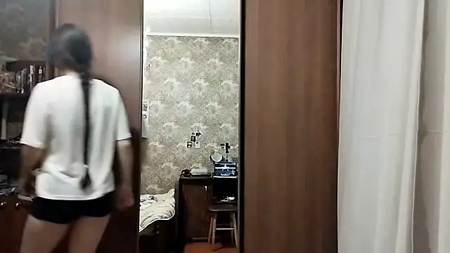 Snapshot of ArianeRandy chatting on 12.19.25 ArianeRandy online show from 12.19.25