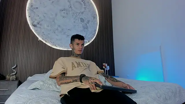 Paulo 527 online show from 04.13.26