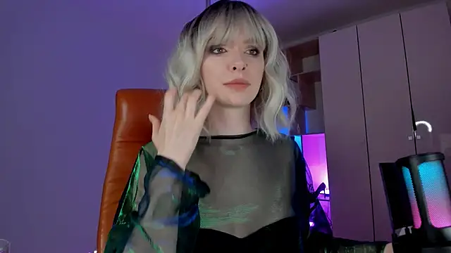 Snapshot of Mistress_Iris chatting on 06.10.26 Mistress Iris online show from 06.10.26