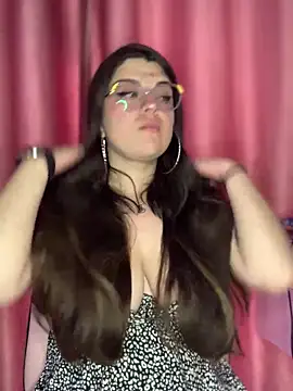 Snapshot of Scarletts_Boobs chatting on 11.30.25 Scarletts Boobs online show from 11.30.25