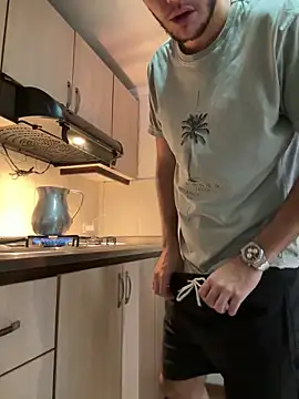 Snapshot of RicoValen chatting on 02.25.26 RicoValen online show from 02.25.26