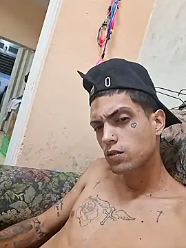 Snapshot of KingWhitexxx chatting on 11.28.25 KingWhitexxx online show from 11.28.25