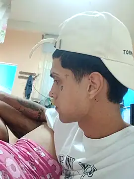 Snapshot of KingWhitexxx chatting on 12.02.25 KingWhitexxx online show from 12.02.25