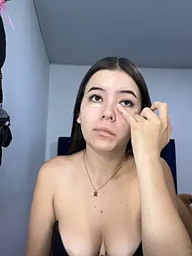 Alice Kitsu online show from 11.27.25