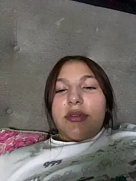 Snapshot of Emily_milk_1 chatting on 06.18.26 Emily milk 1 online show from 06.18.26