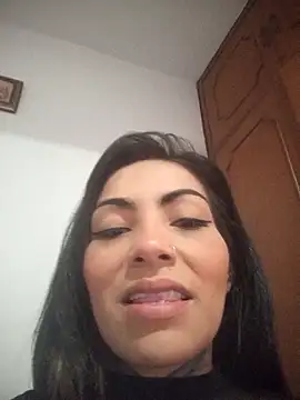 Snapshot of leidhy chatting on 11.27.25 leidhy online show from 11.27.25