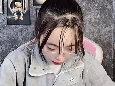 Snapshot of Aria5999 chatting on 11.30.25 Aria5999 online show from 11.30.25